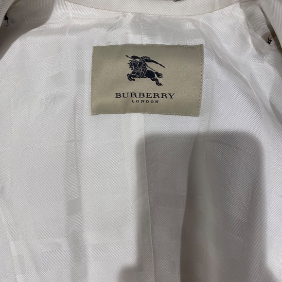 Burberry white double breasted trench - Picture 10 of 13